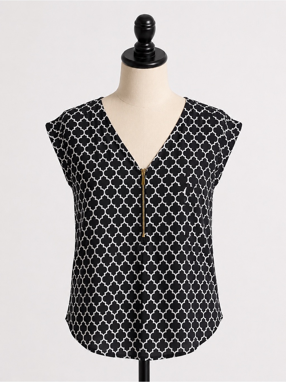 Express Black and White Geometric V-Neck Zip Blouse